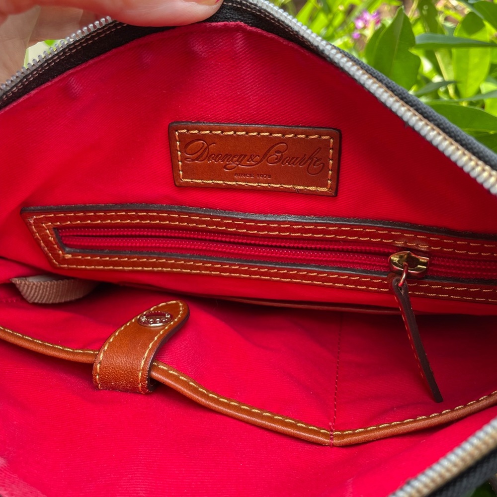 Dooney & Bourke double nylon 100% authentic
